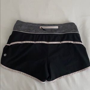 Black Lululemon shorts 🖤